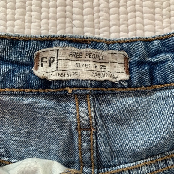 Free People distressed cut off shorts - Picture 3 of 4